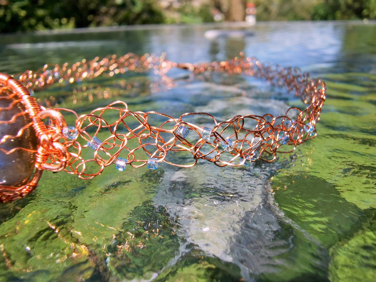 Wire crochet choker with a labradorite gemstone