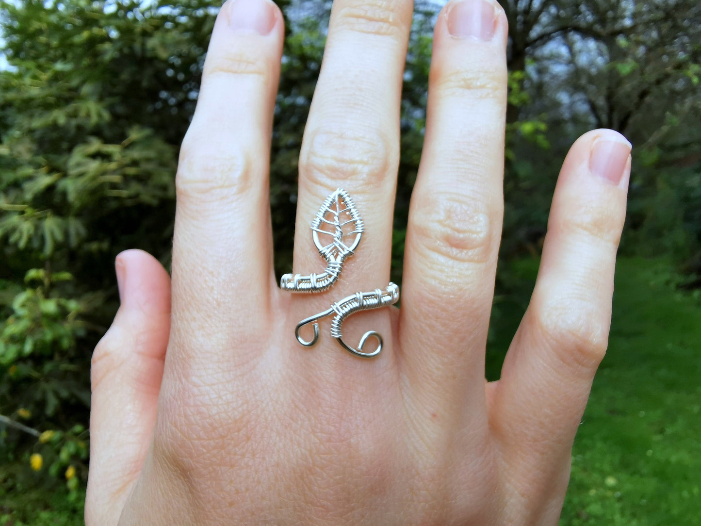 Leaf wire wrap ring