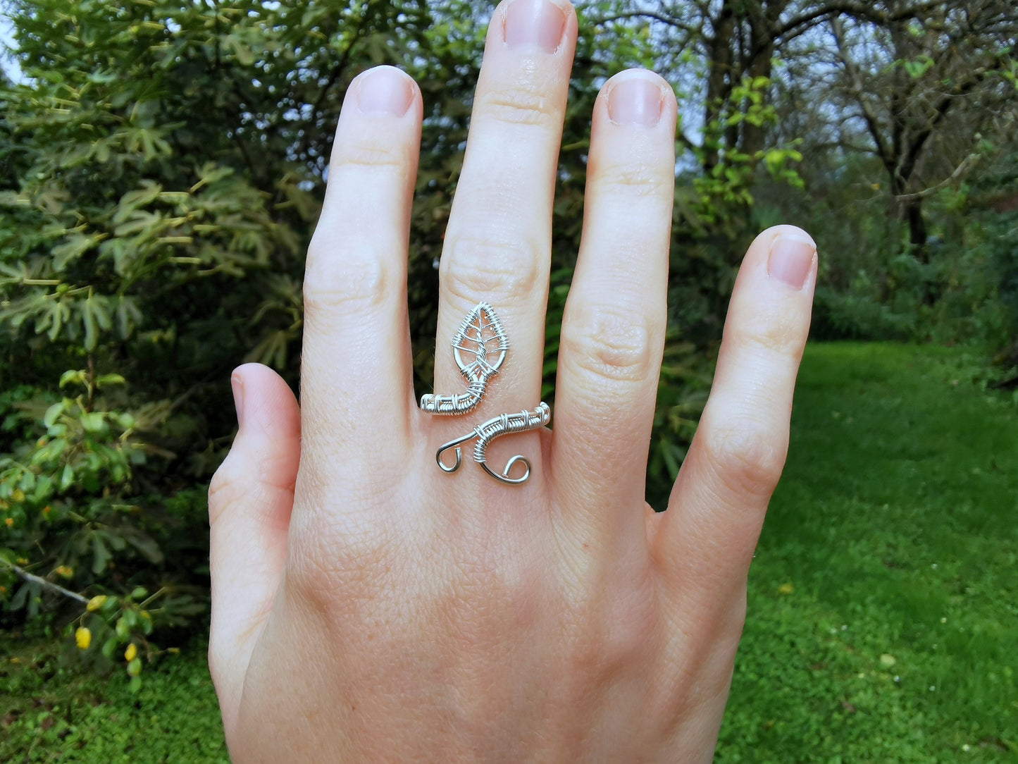 Leaf wire wrap ring
