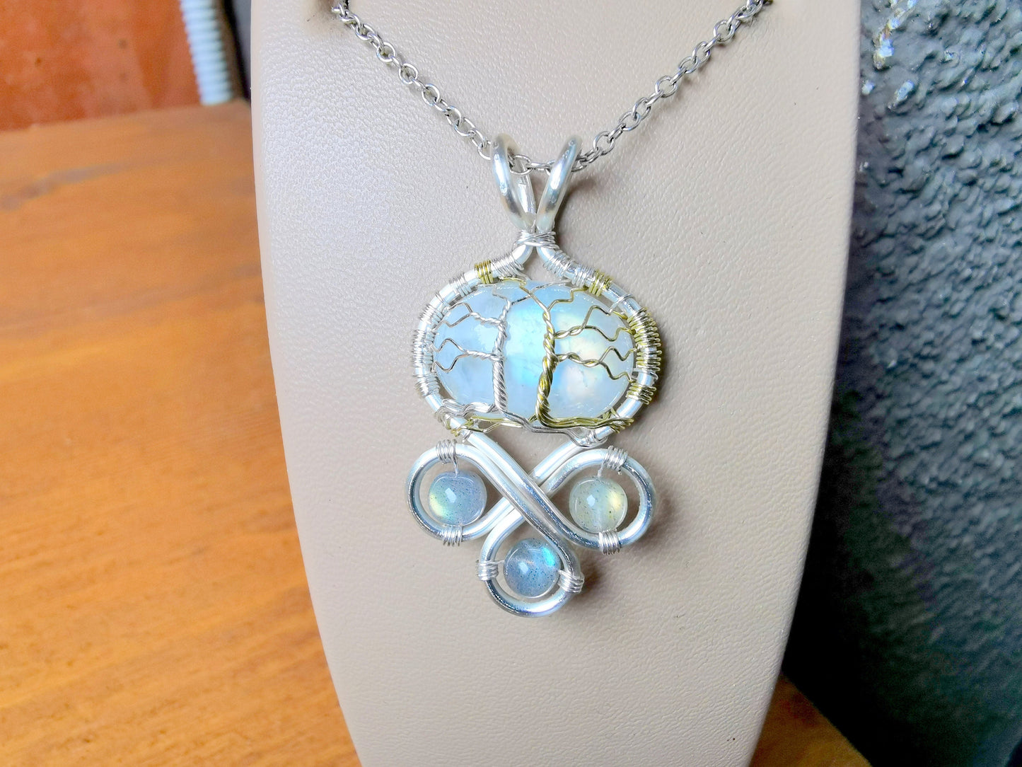 Fantasy inspired pendant: The Two Trees