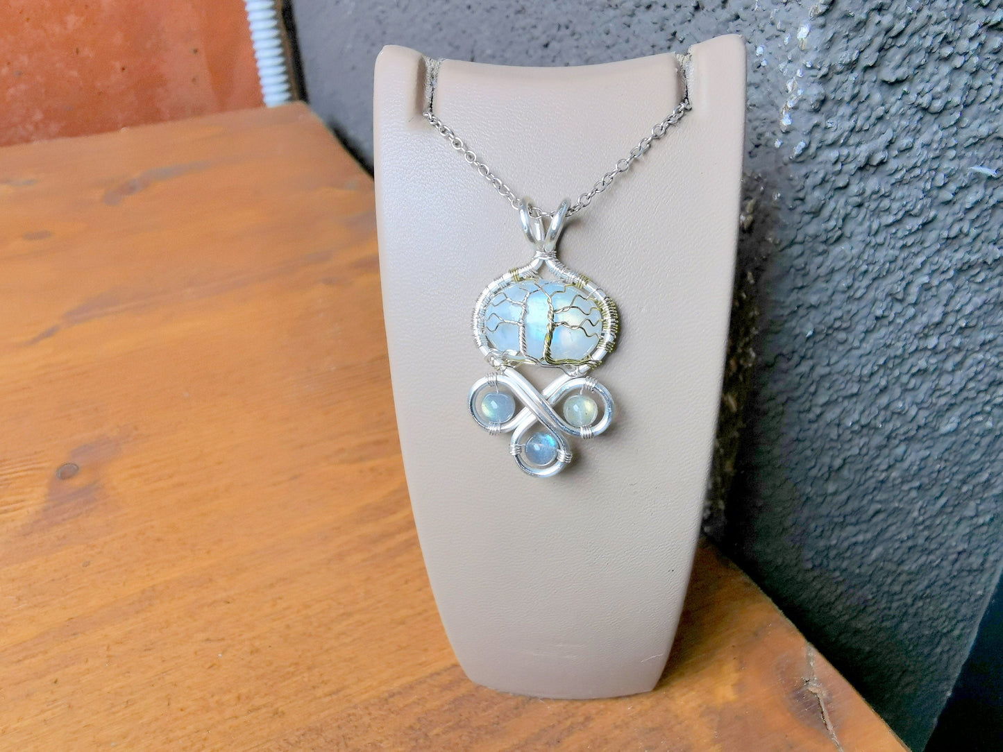 Fantasy inspired pendant: The Two Trees