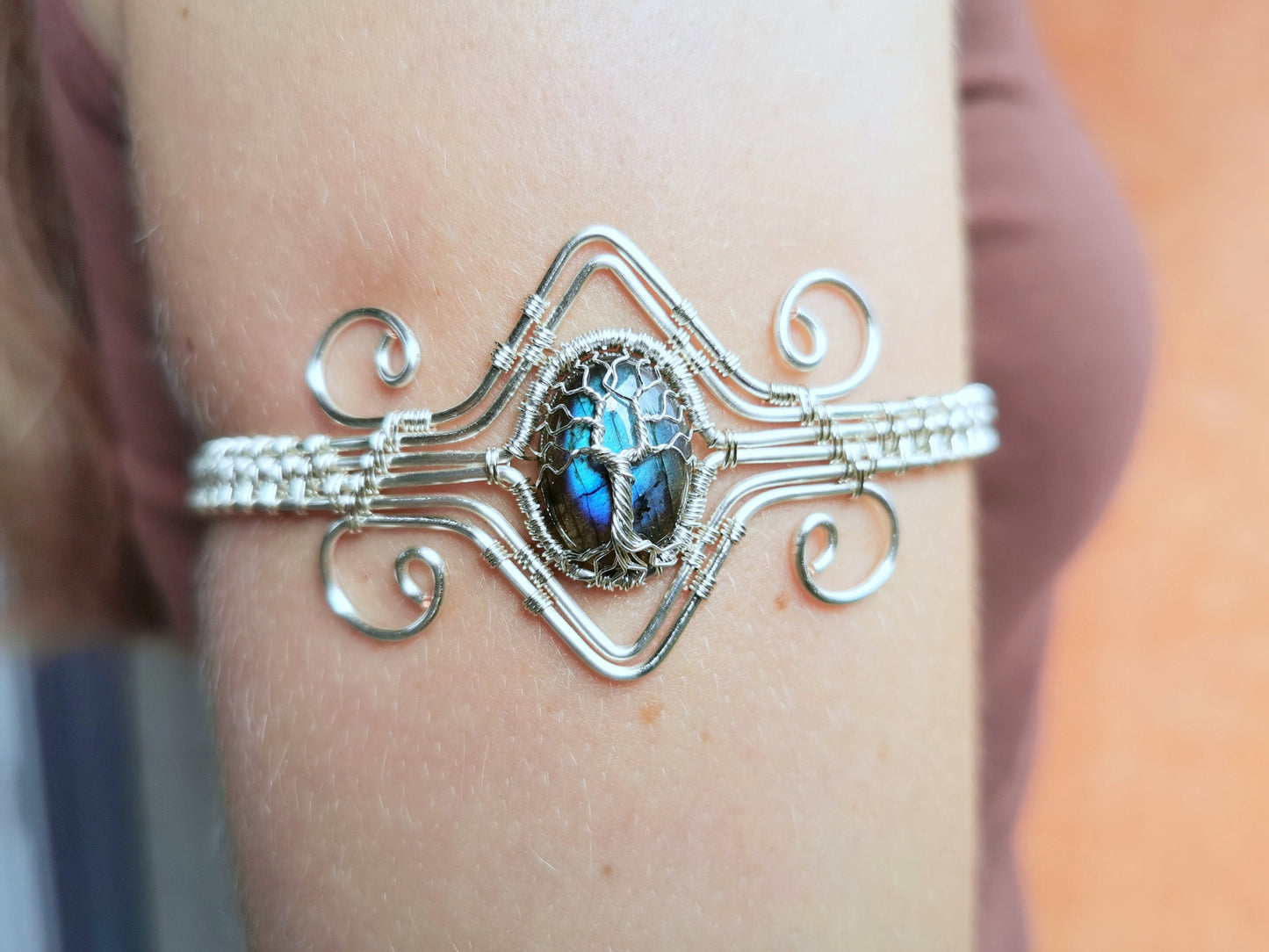 Tree arm ring with a labradorite gemstone