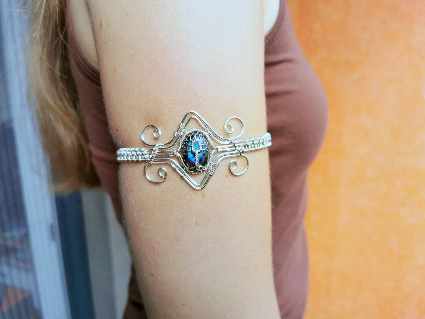 Tree arm ring with a labradorite gemstone