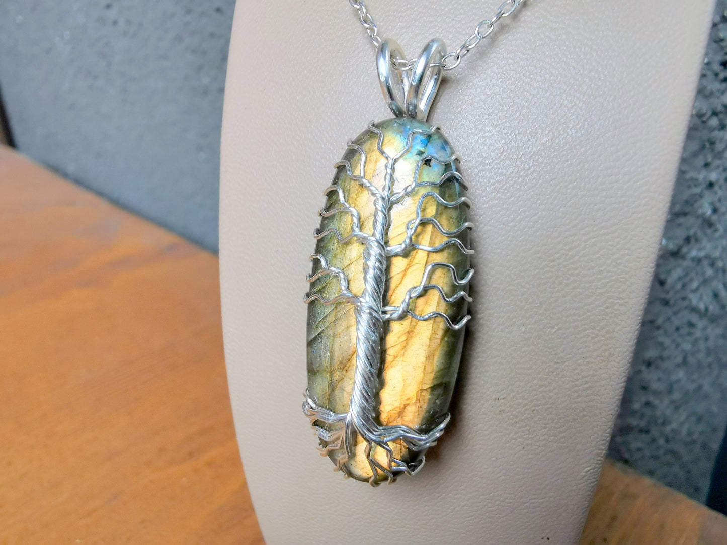 Tree pendant with a labradorite gemstone