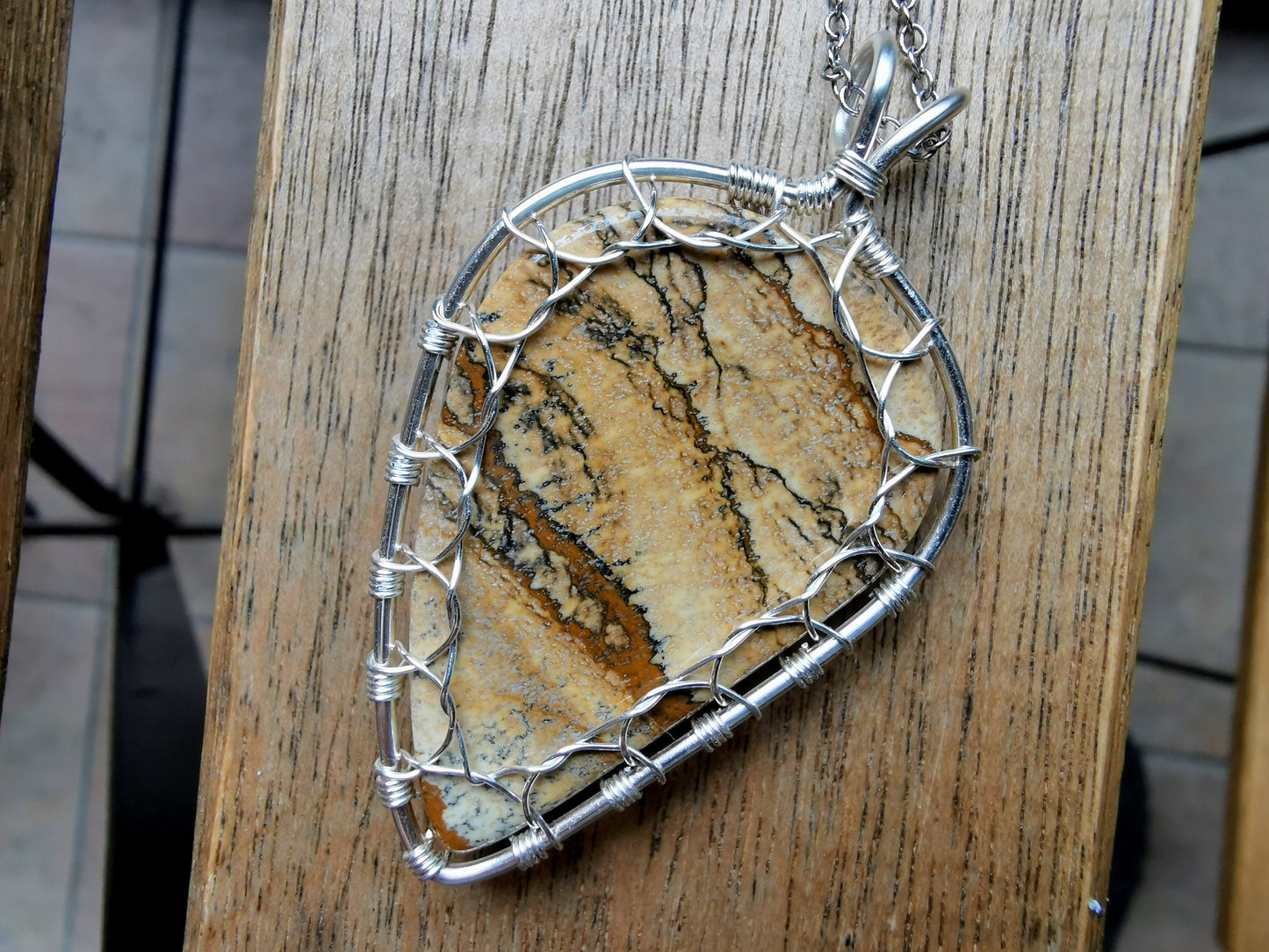 Leaf pendant with a jasper gemstone