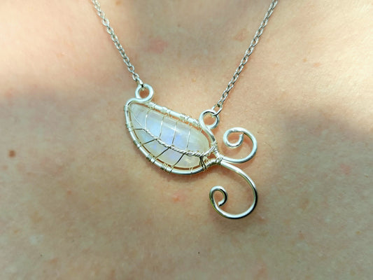 Leaf necklace with a moonstone gemstone