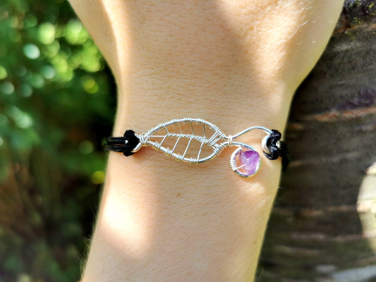 Leaf bracelet with an amethyst gemstone