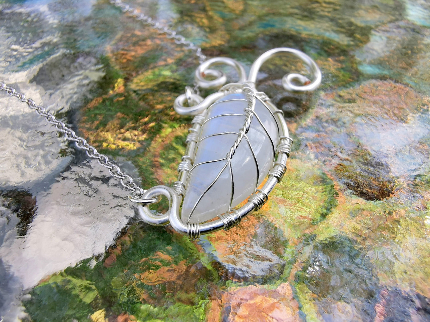 Leaf necklace with a moonstone gemstone