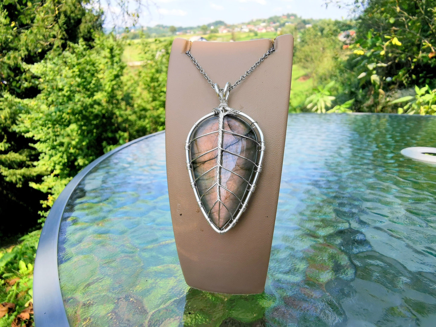 Leaf pendant with a labradorite gemstone