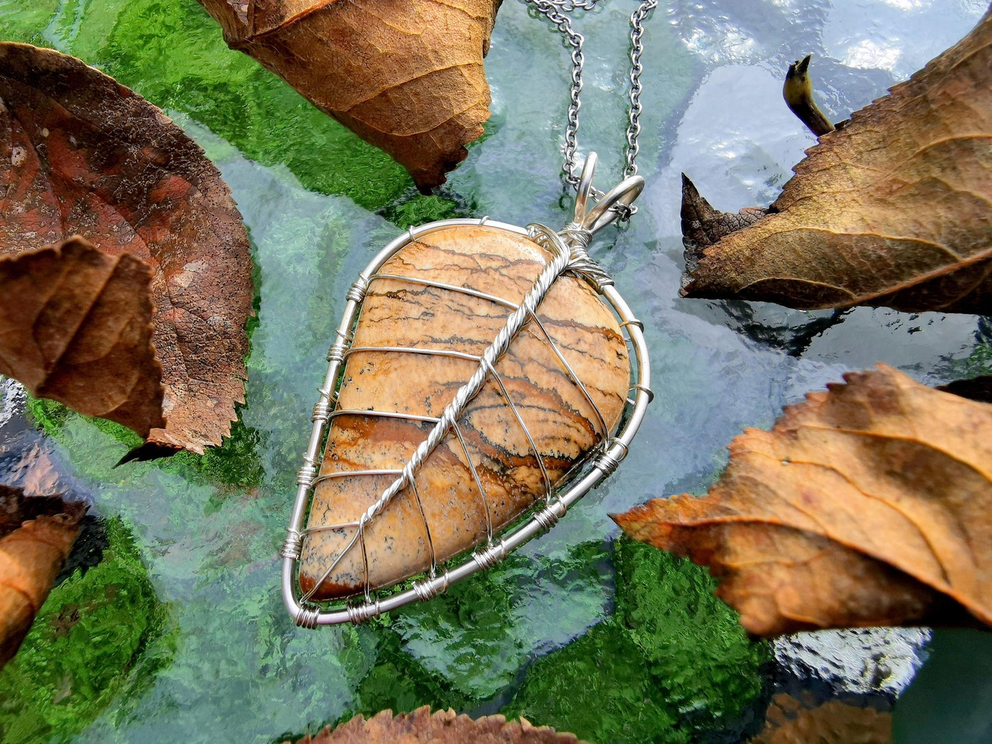 Leaf pendant with a jasper gemstone