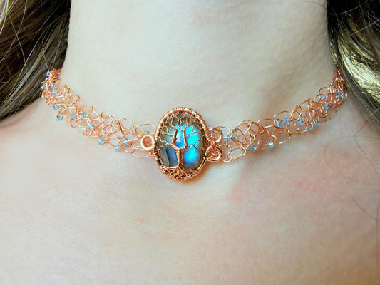 Wire crochet choker with a labradorite gemstone