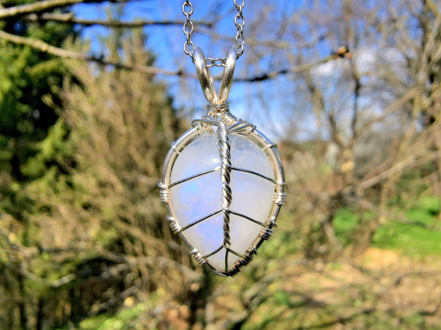 Leaf pendant with a moonstone gemstone