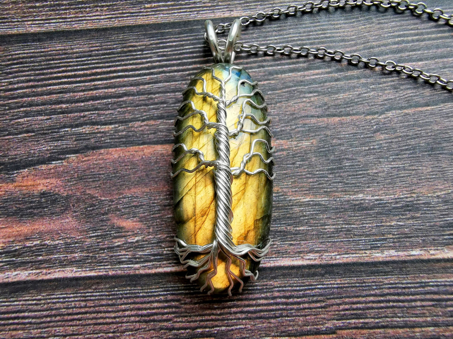 Tree pendant with a labradorite gemstone