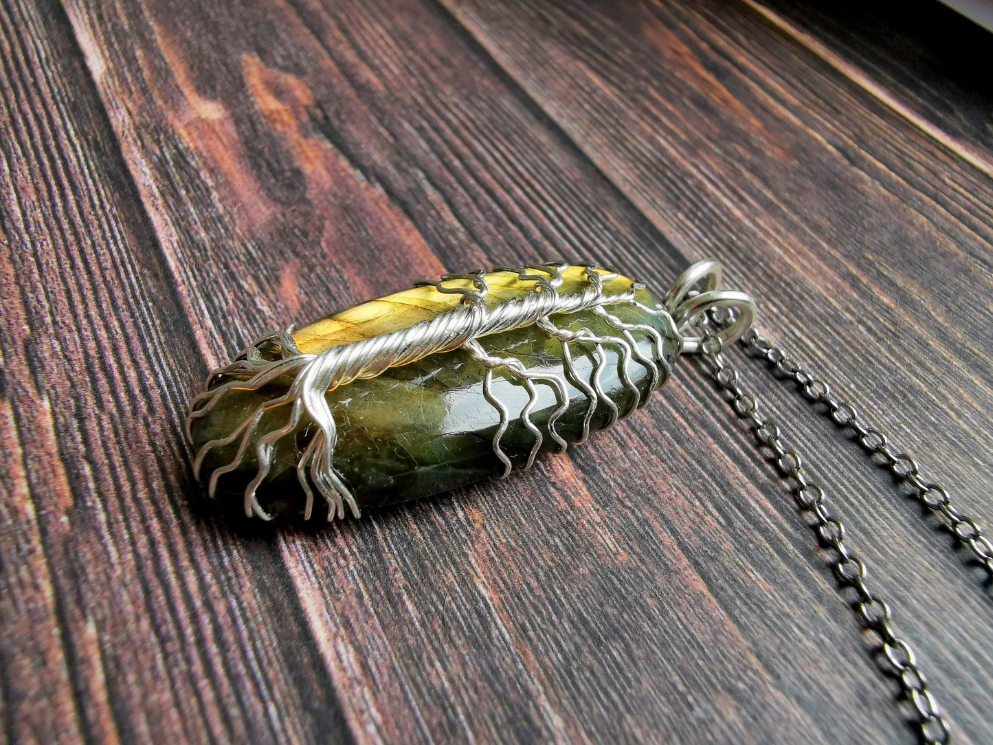 Tree pendant with a labradorite gemstone