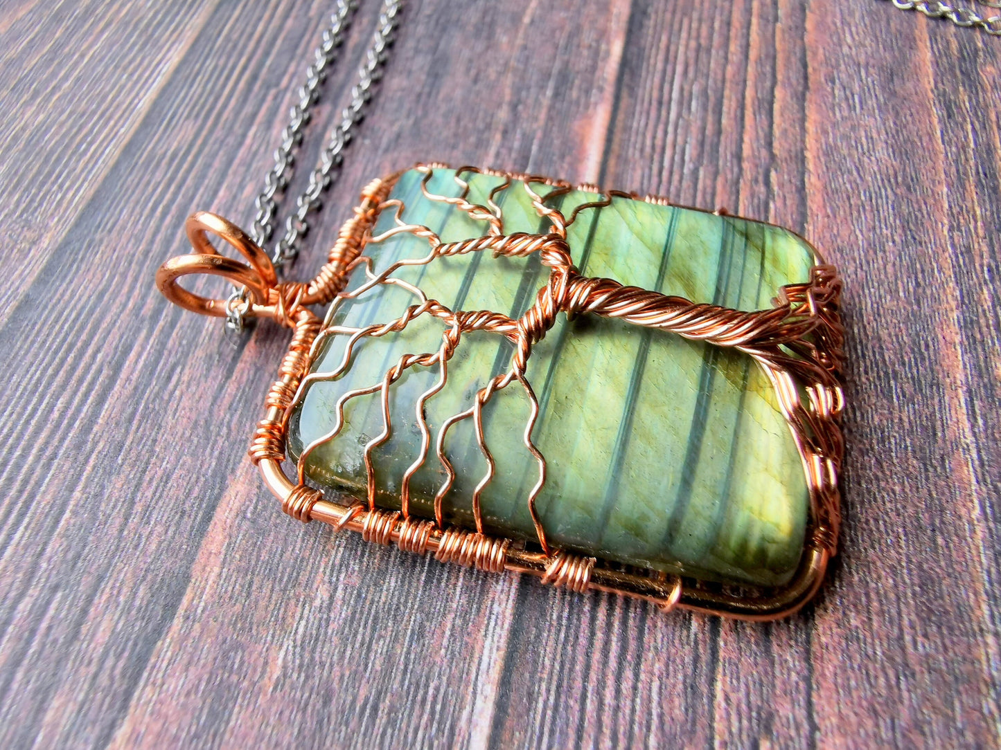 Tree pendant with a labradorite gemstone