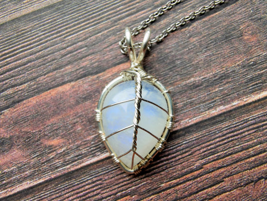 Leaf pendant with a moonstone gemstone