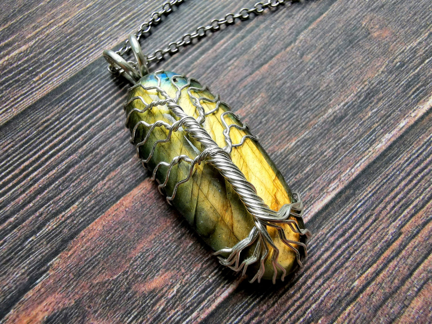 Tree pendant with a labradorite gemstone