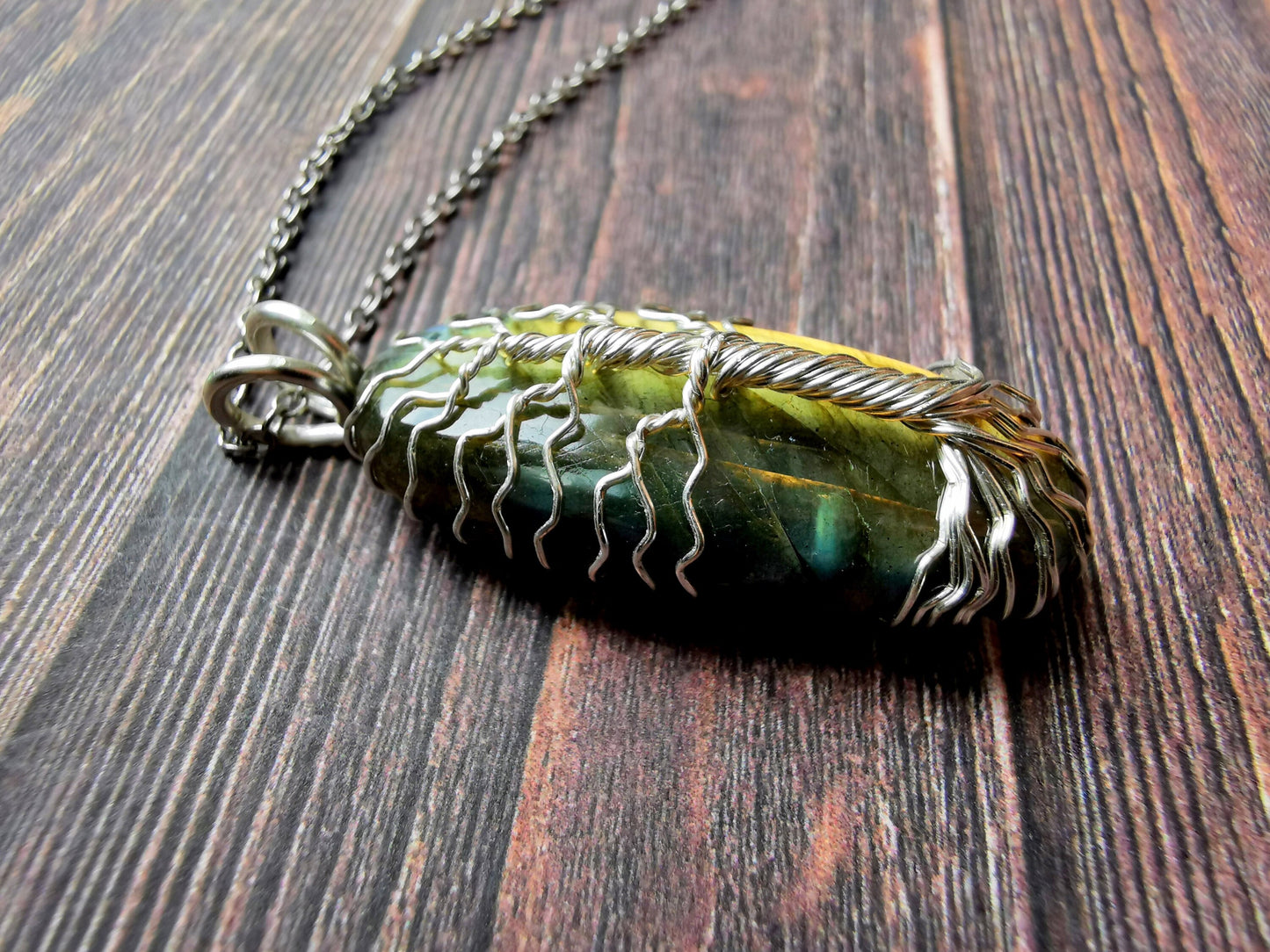 Tree pendant with a labradorite gemstone