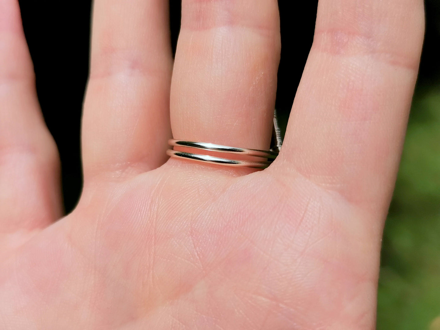 Leaf ring with a labradorite gemstone