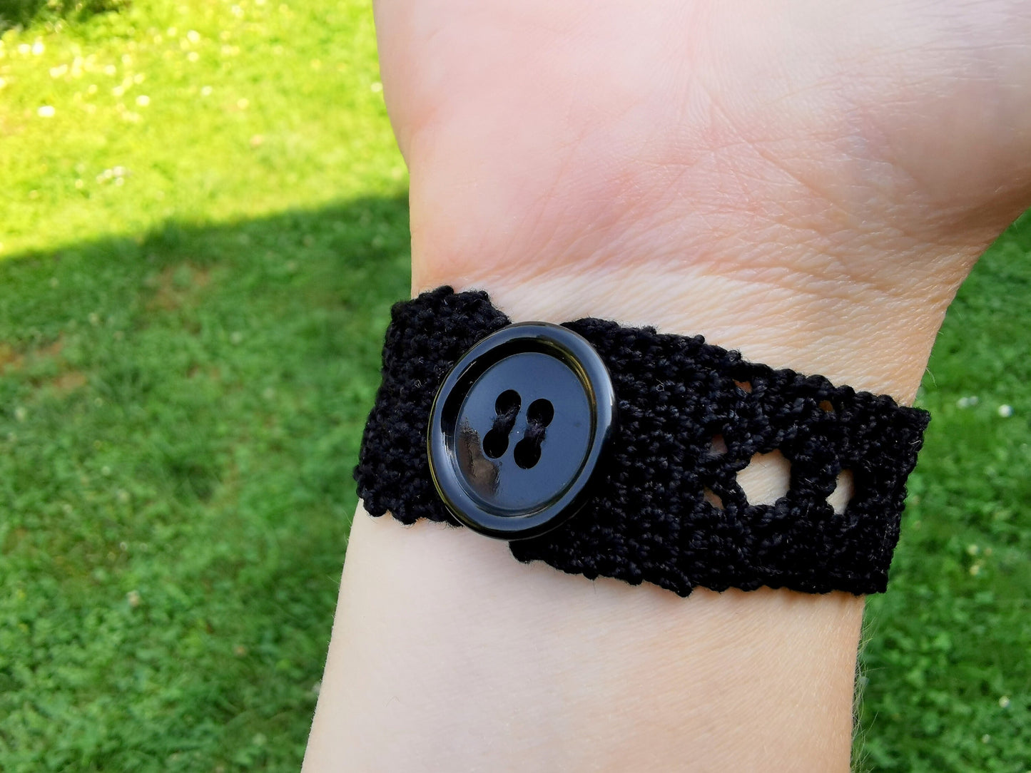 Crochet tree bracelet with a tiger's eye gemstone