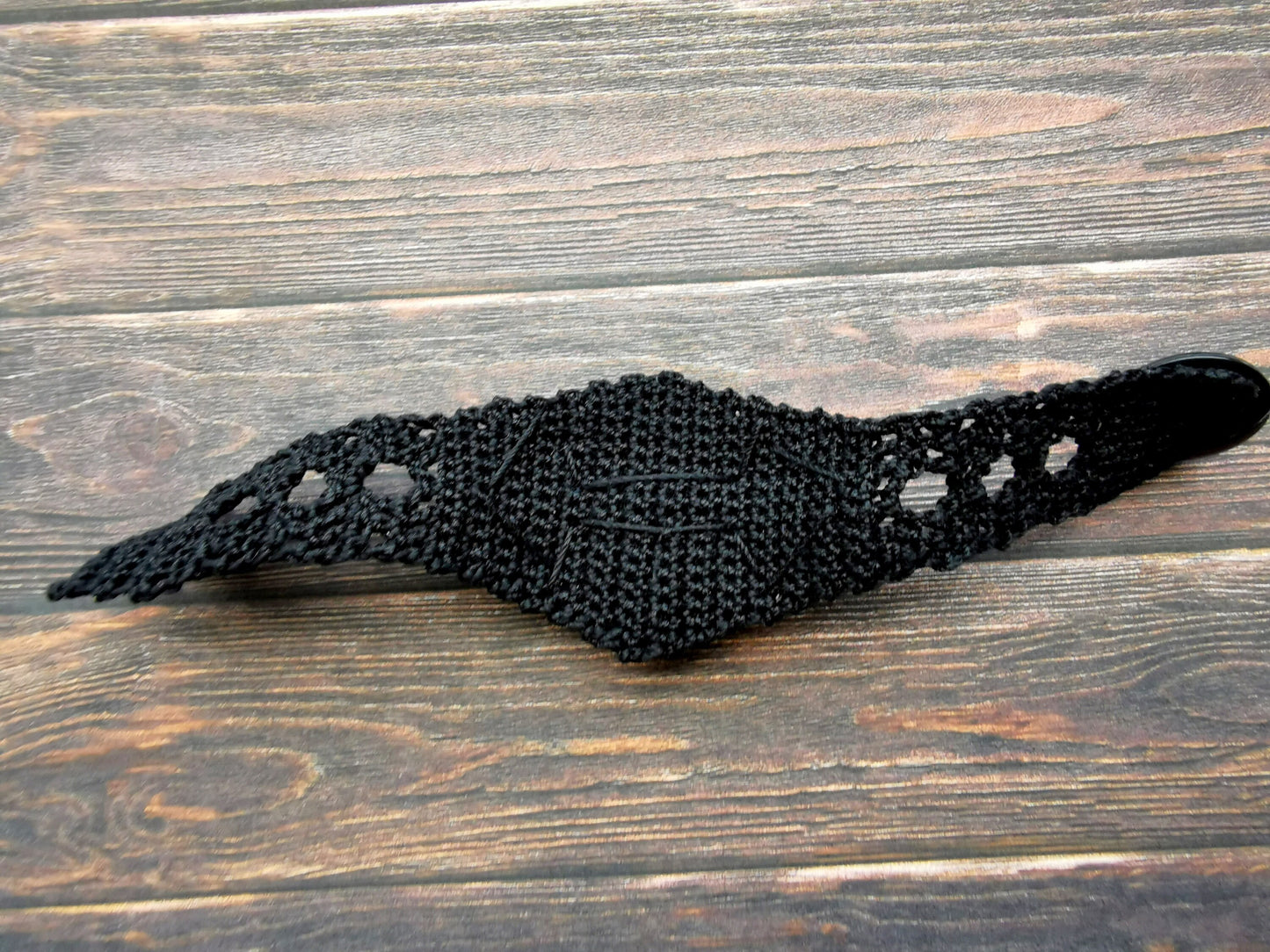 Crochet tree bracelet with a tiger's eye gemstone