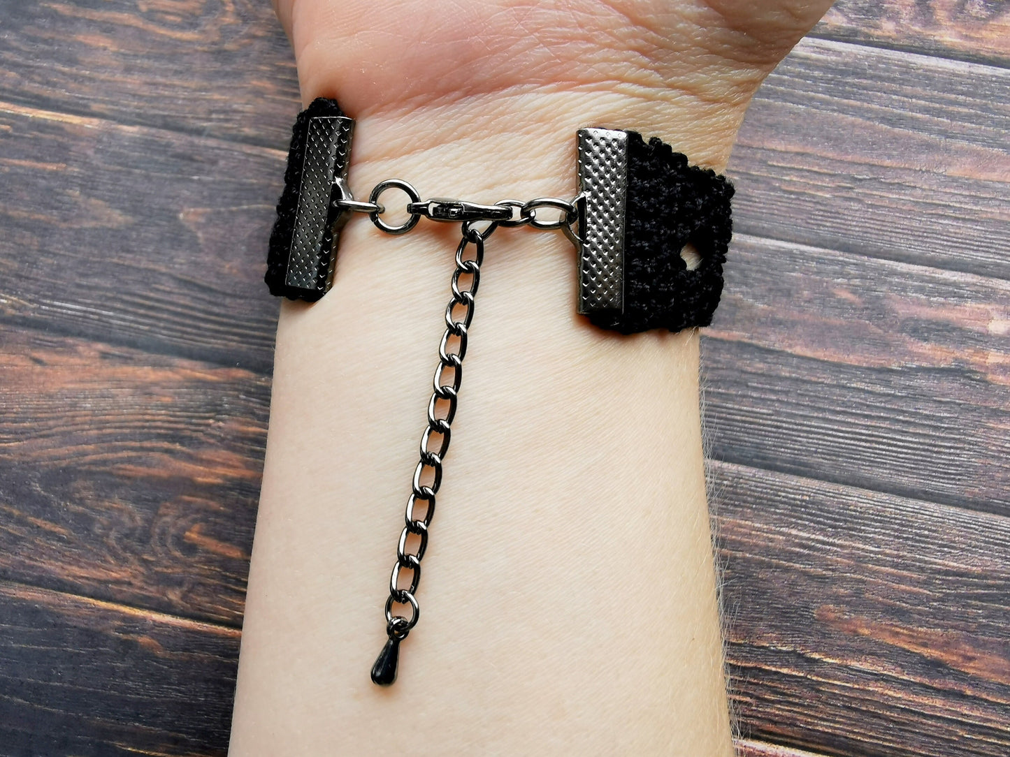 Crochet tree bracelet with a labradorite gemstone