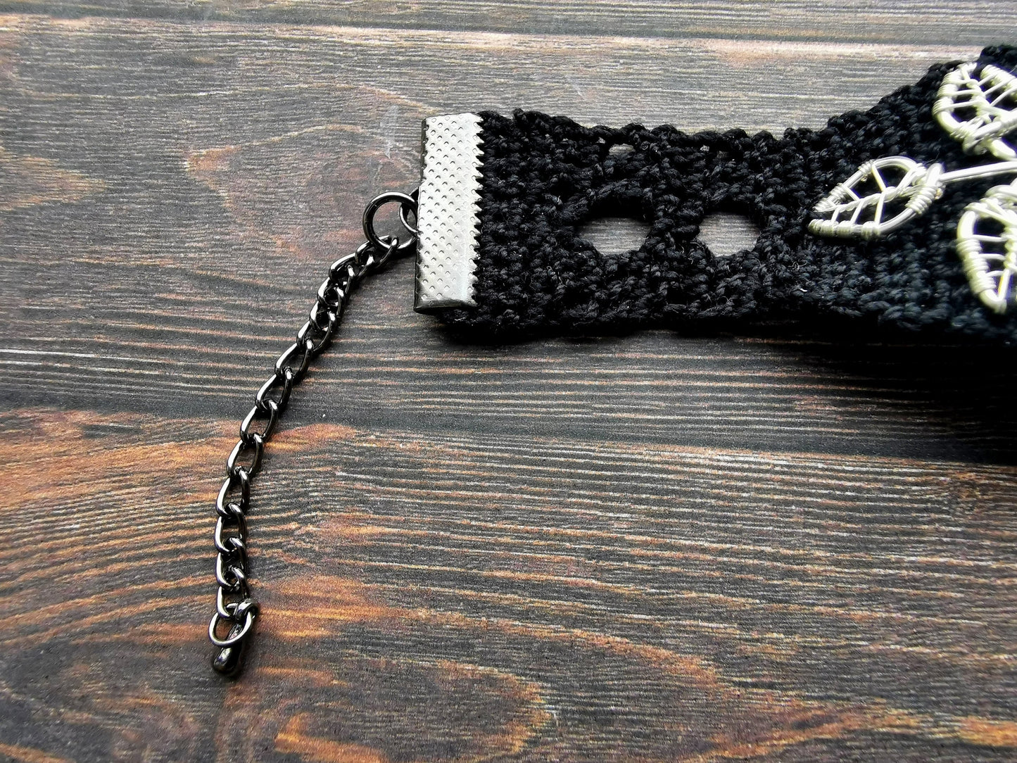 Crochet tree bracelet with a labradorite gemstone