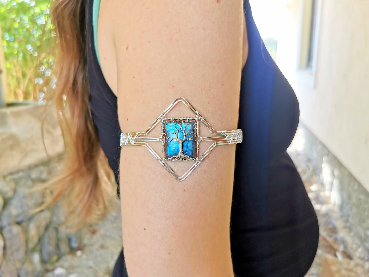 Tree arm ring with a labradorite gemstone