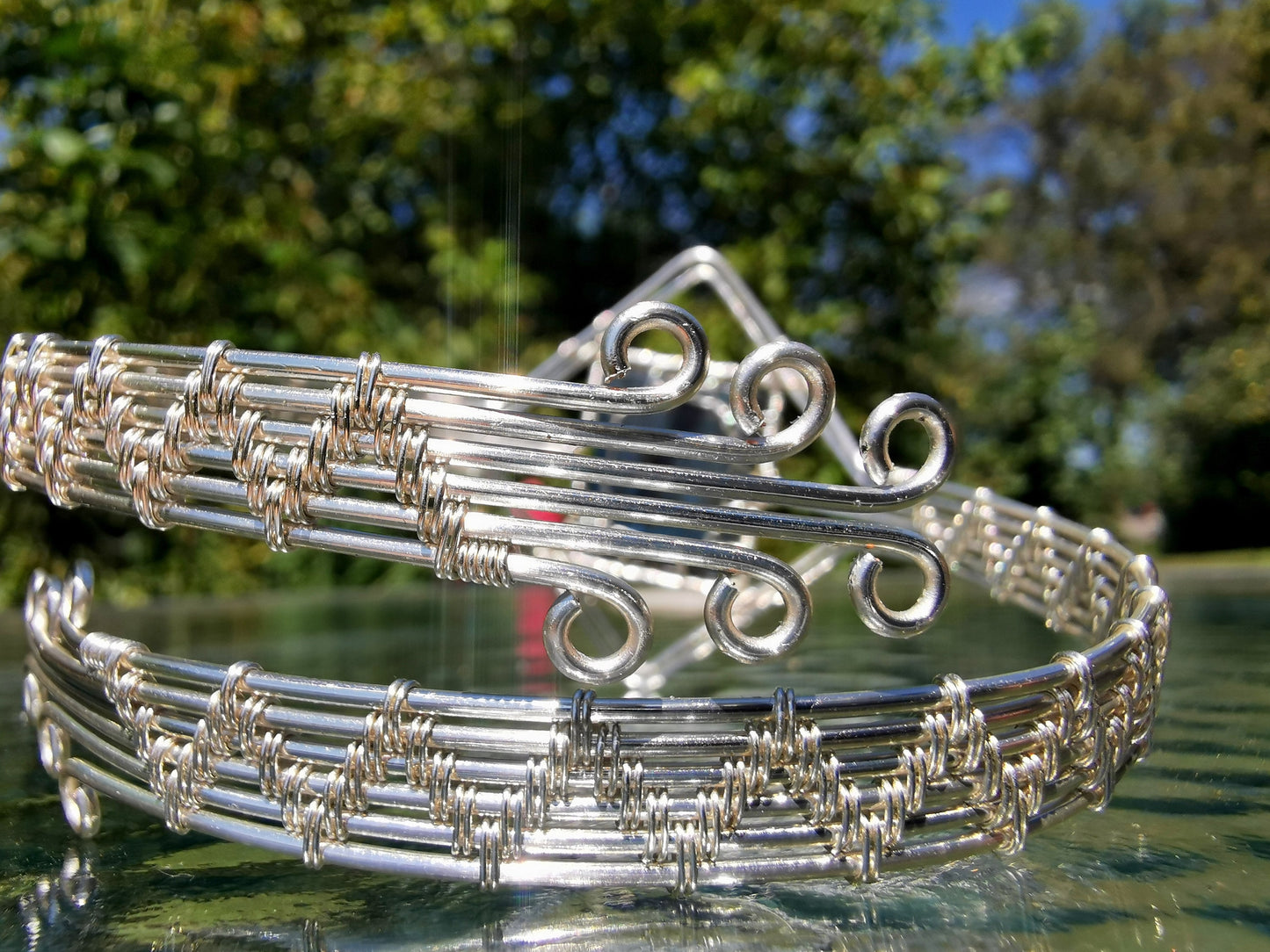 Tree arm ring with a labradorite gemstone