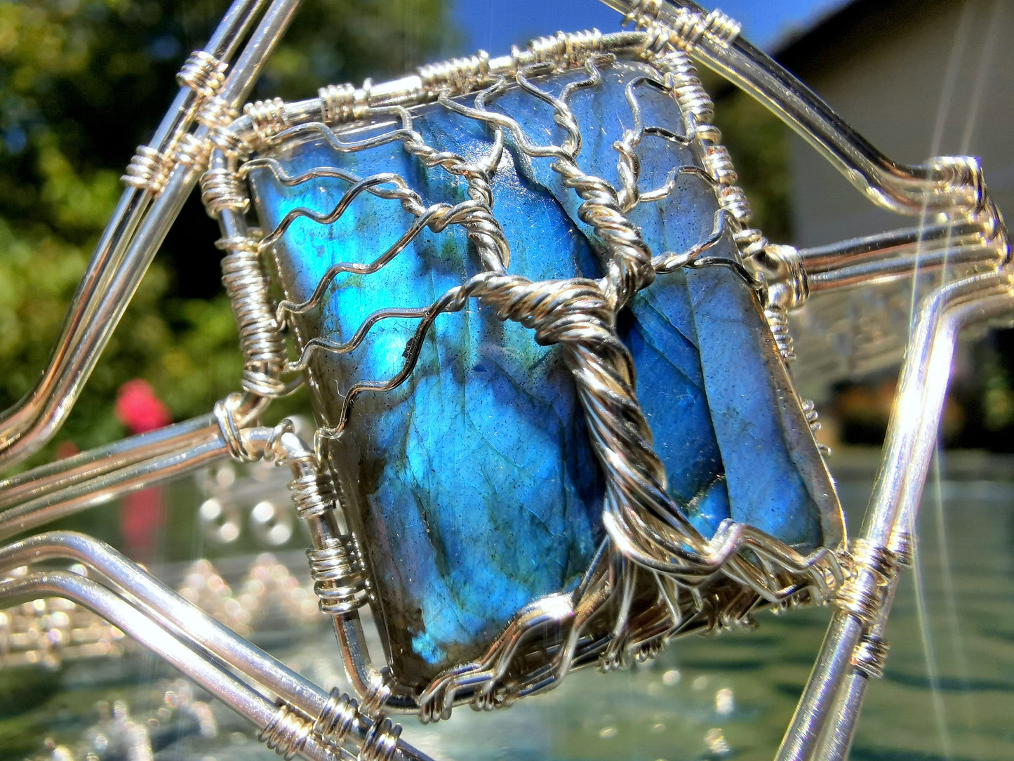 Tree arm ring with a labradorite gemstone