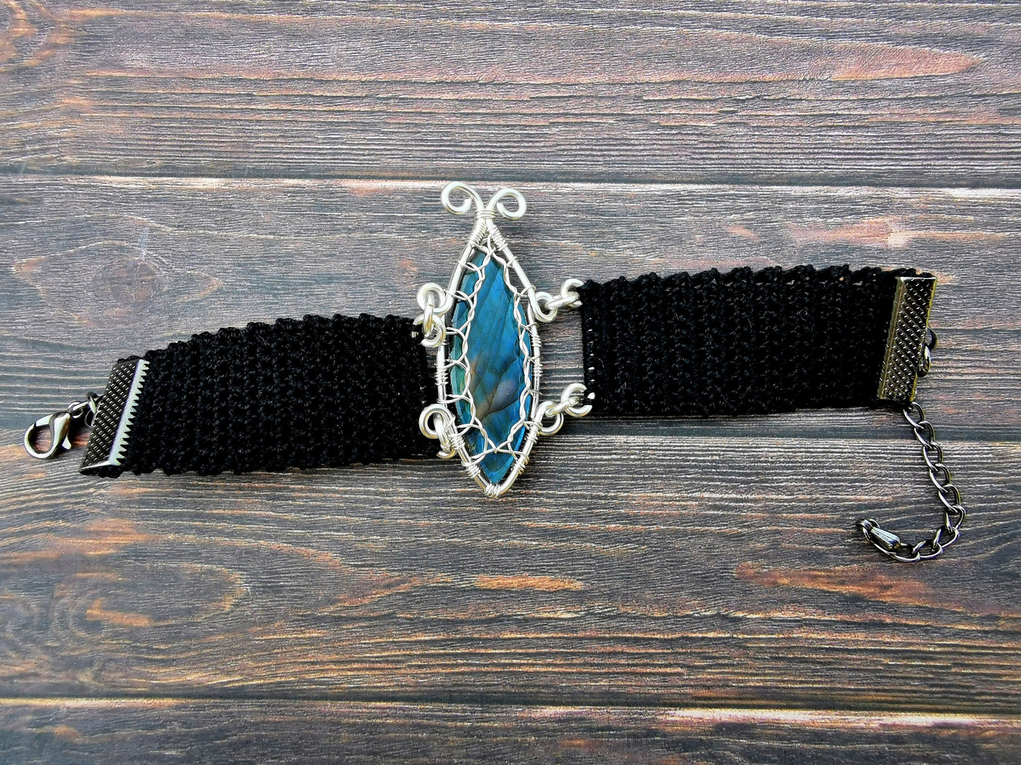 Crochet leaf bracelet with a labradorite gemstone