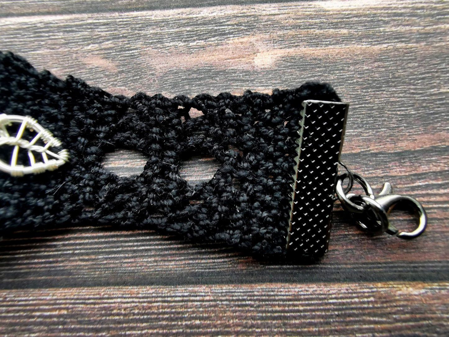 Crochet tree bracelet with a labradorite gemstone