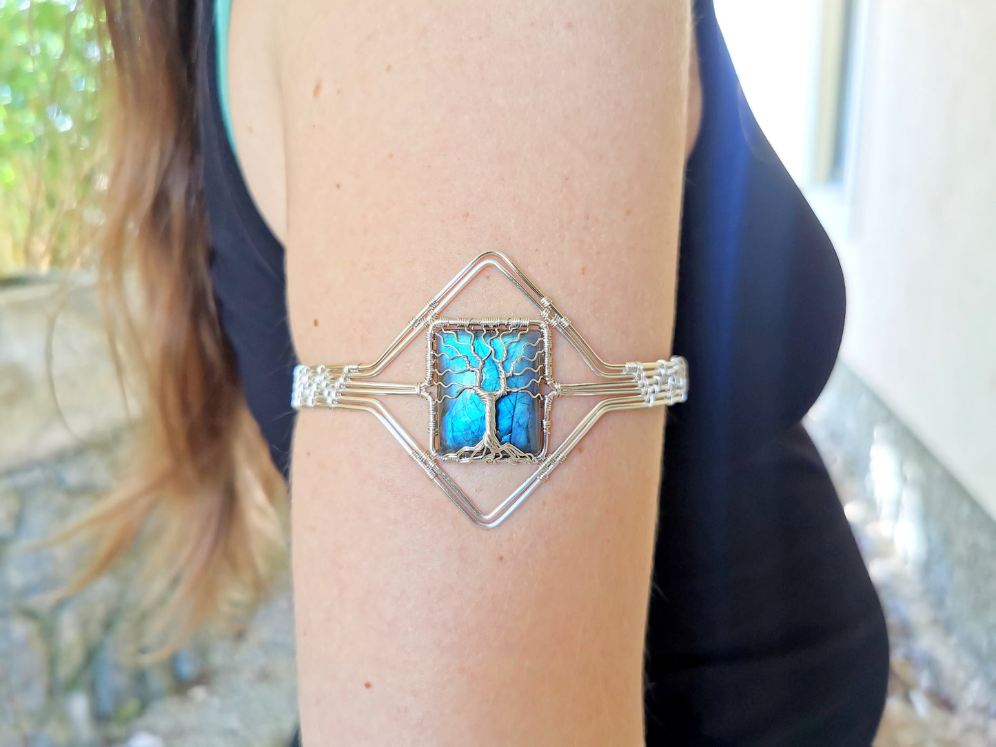 Tree arm ring with a labradorite gemstone