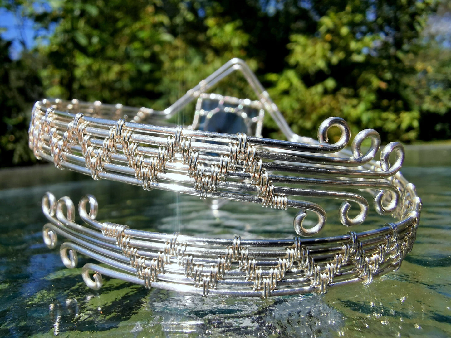 Tree arm ring with a labradorite gemstone