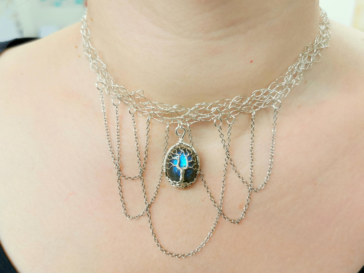 Wire crochet choker with a labradorite