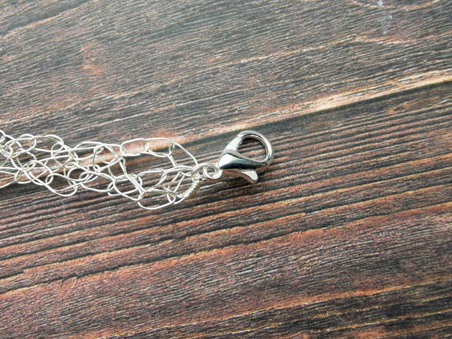 Wire crochet choker with a labradorite