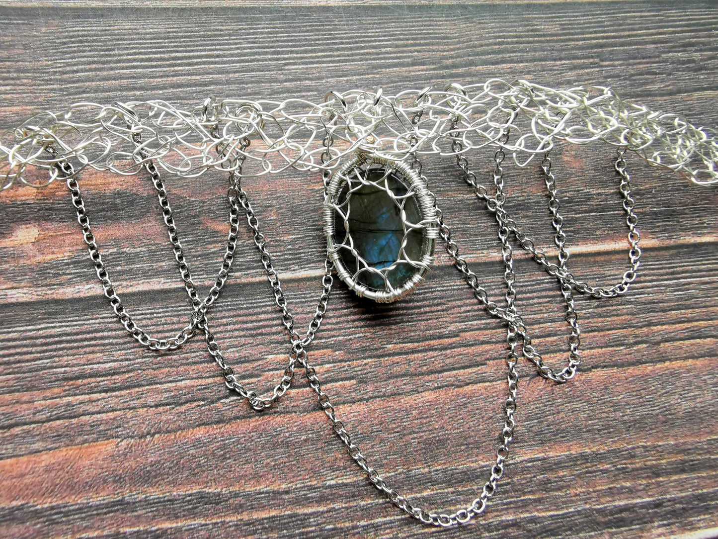 Wire crochet choker with a labradorite