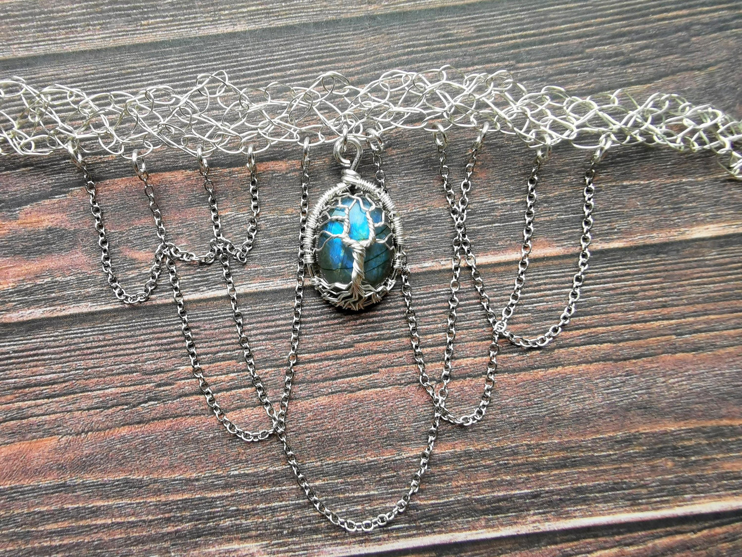 Wire crochet choker with a labradorite