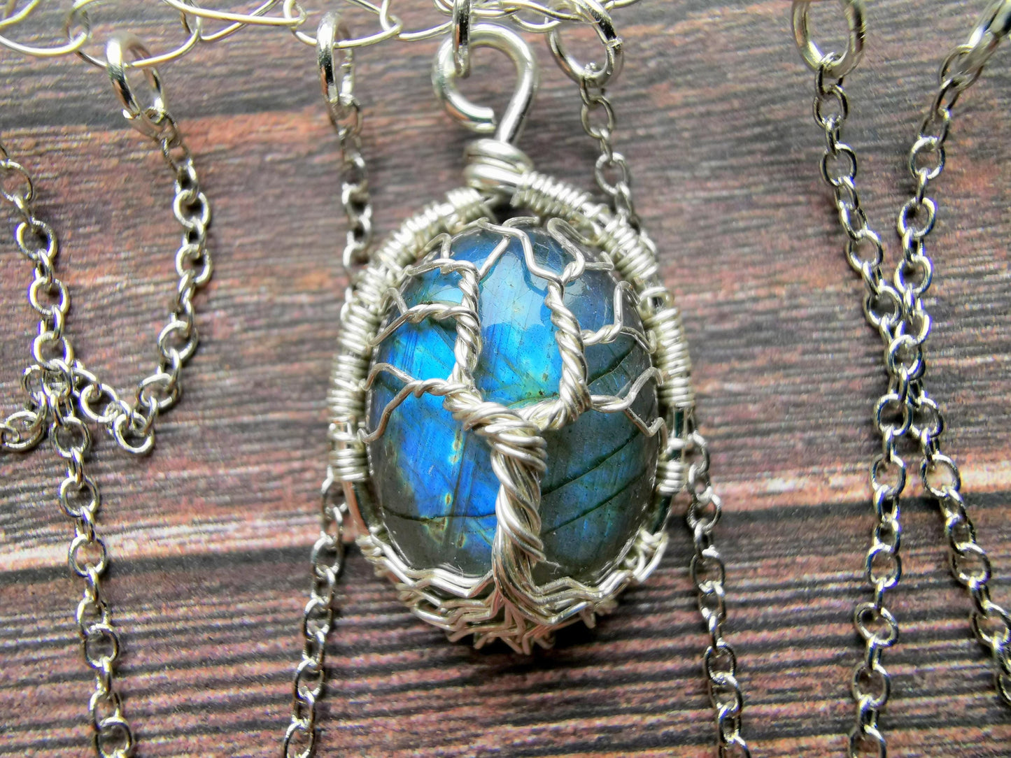Wire crochet choker with a labradorite