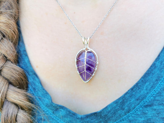 Leaf pendant with an amethyst gemstone