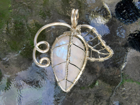 Leaf pendant with a moonstone gemstone