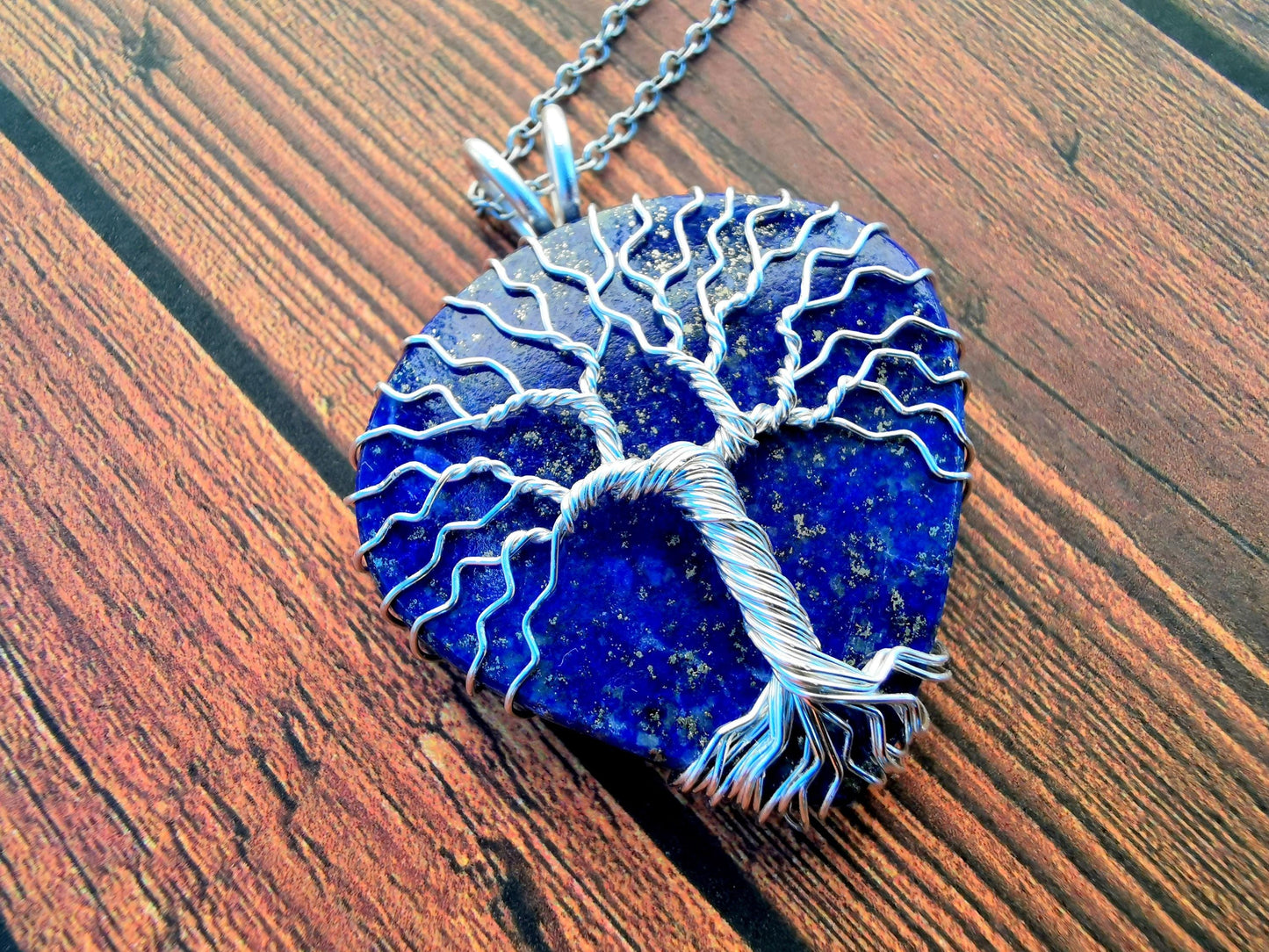 Tree pendant with a lapis lazuli gemstone