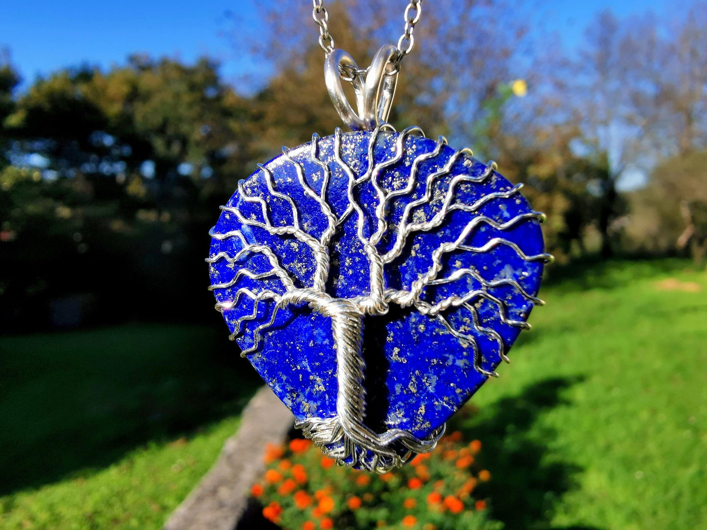 Tree pendant with a lapis lazuli gemstone