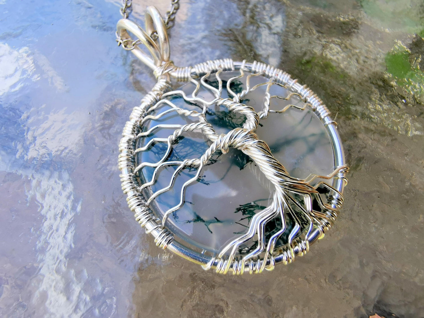 Tree pendant with a moos agate gemstone