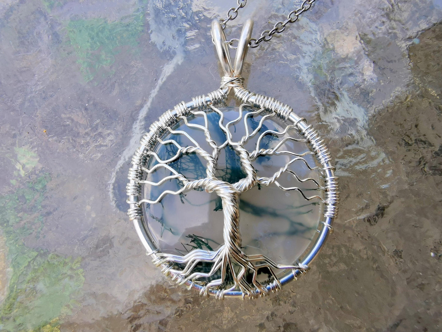 Tree pendant with a moos agate gemstone