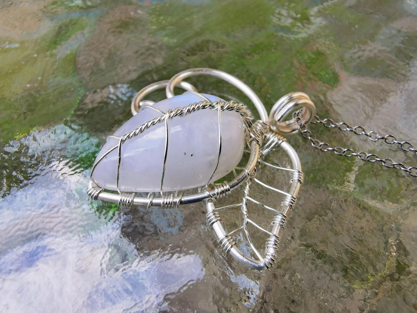 Leaf pendant with a moonstone gemstone
