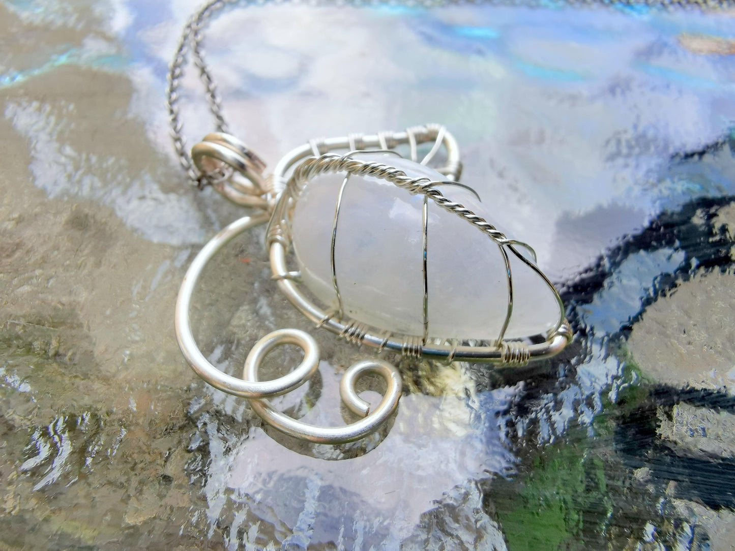 Leaf pendant with a moonstone gemstone