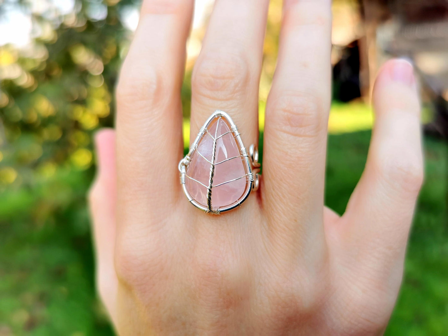 Leaf ring with a rose quartz gemstone