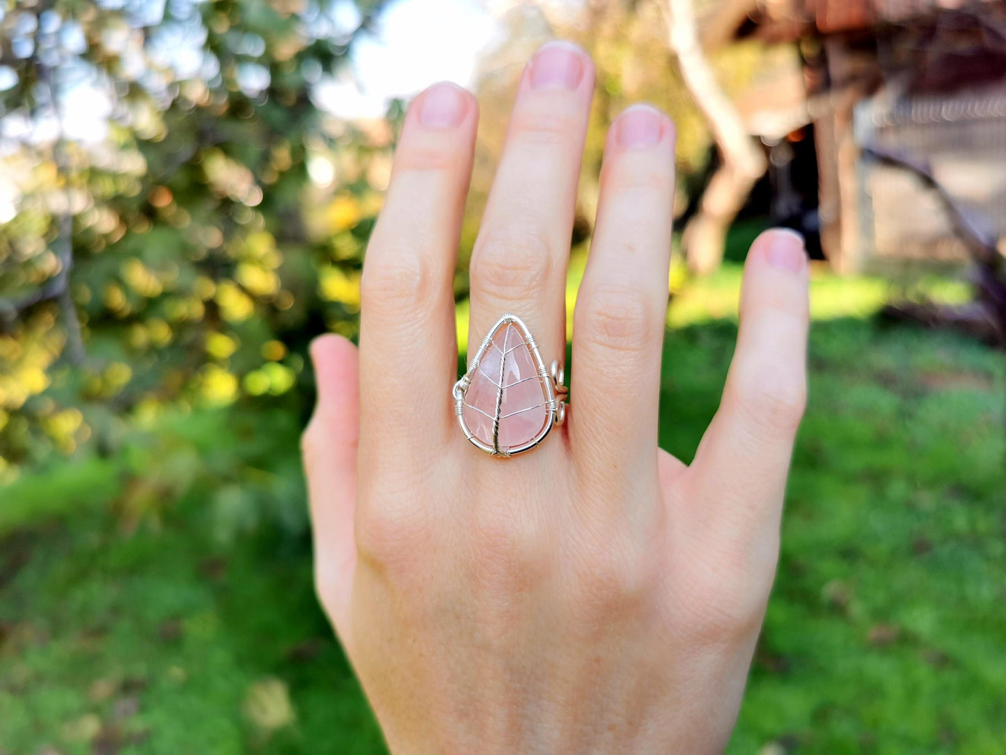 Leaf ring with a rose quartz gemstone