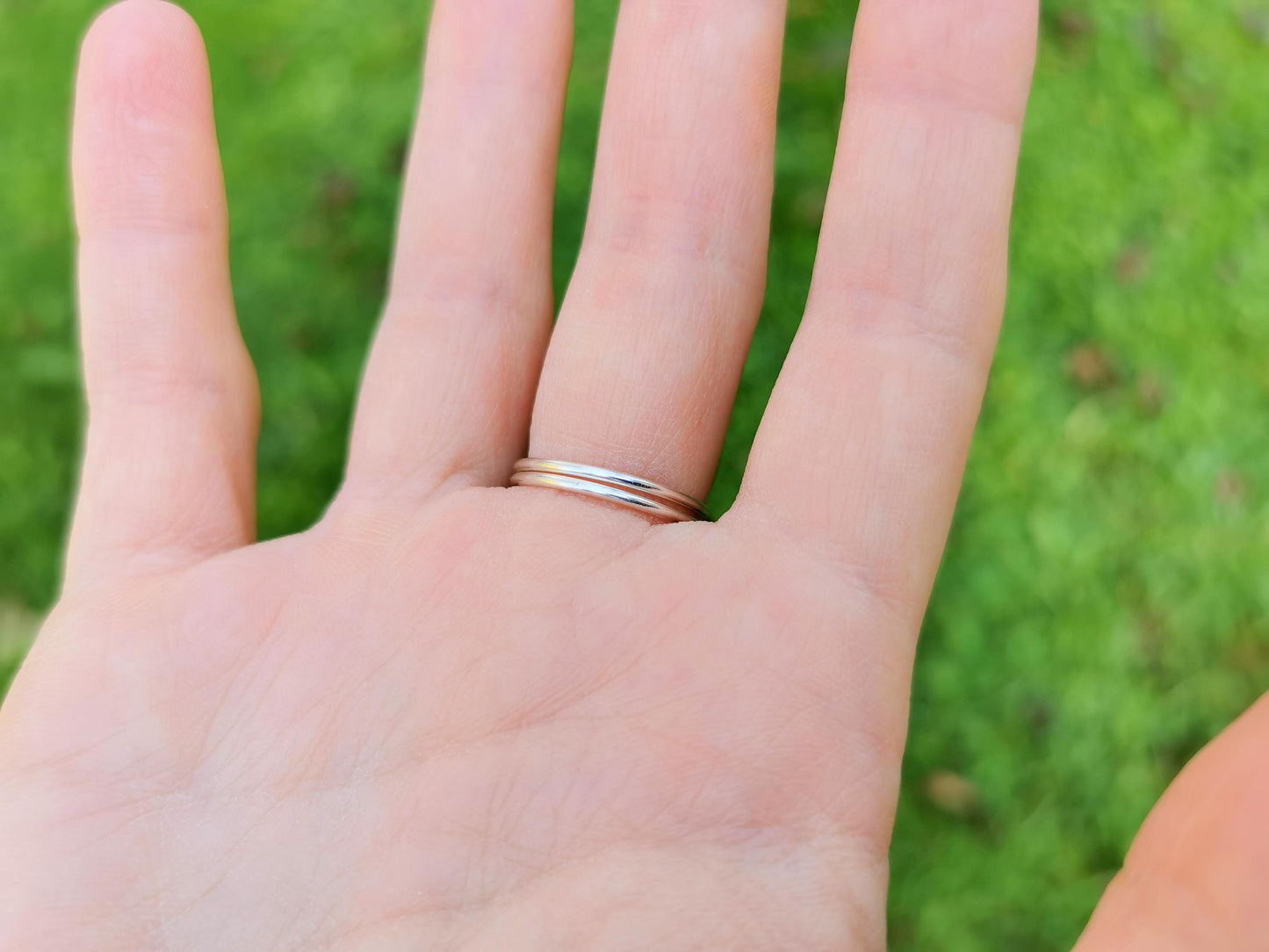 Leaf ring with a rose quartz gemstone